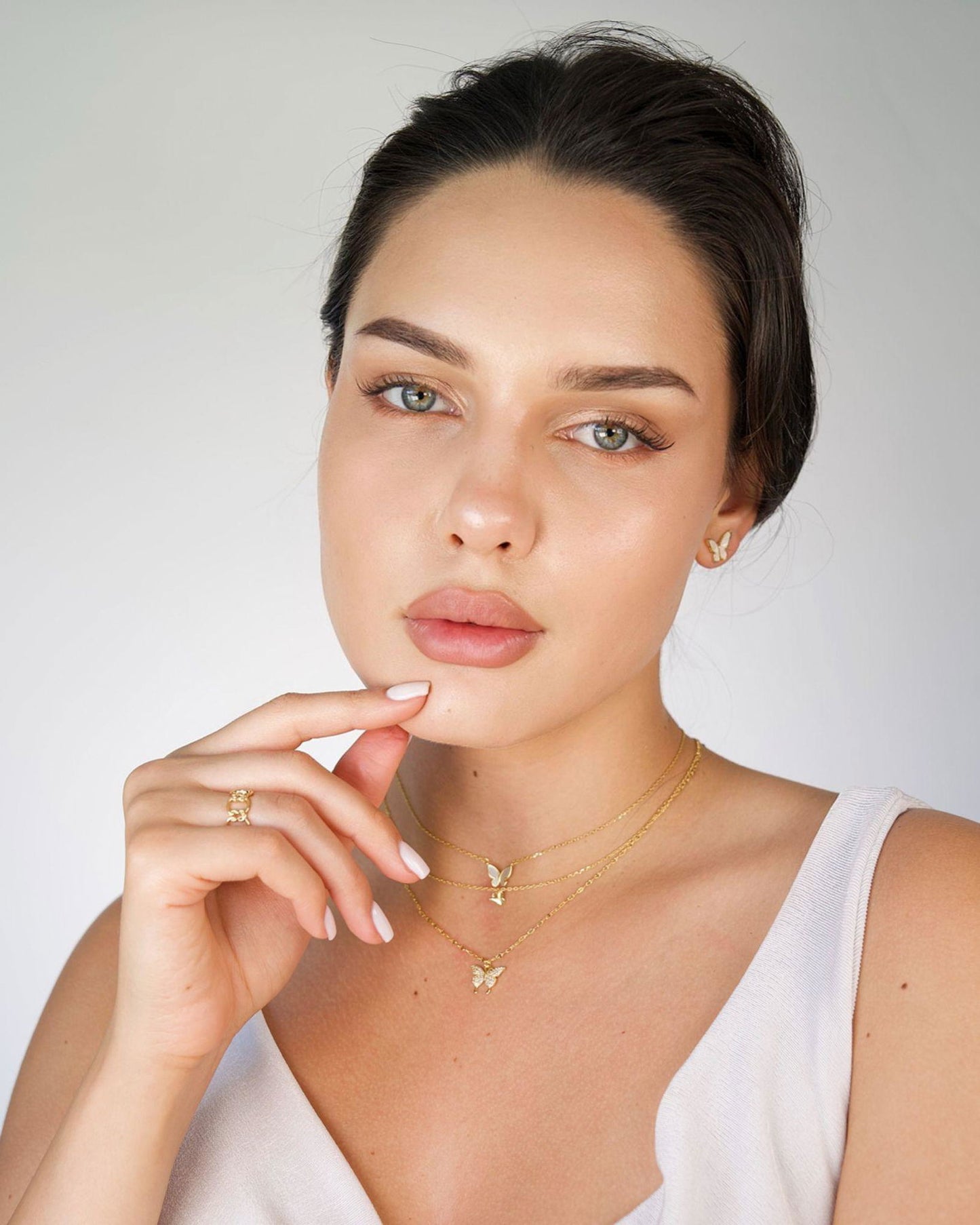 Adjustable floral ring with small white blossom on gold-tone band