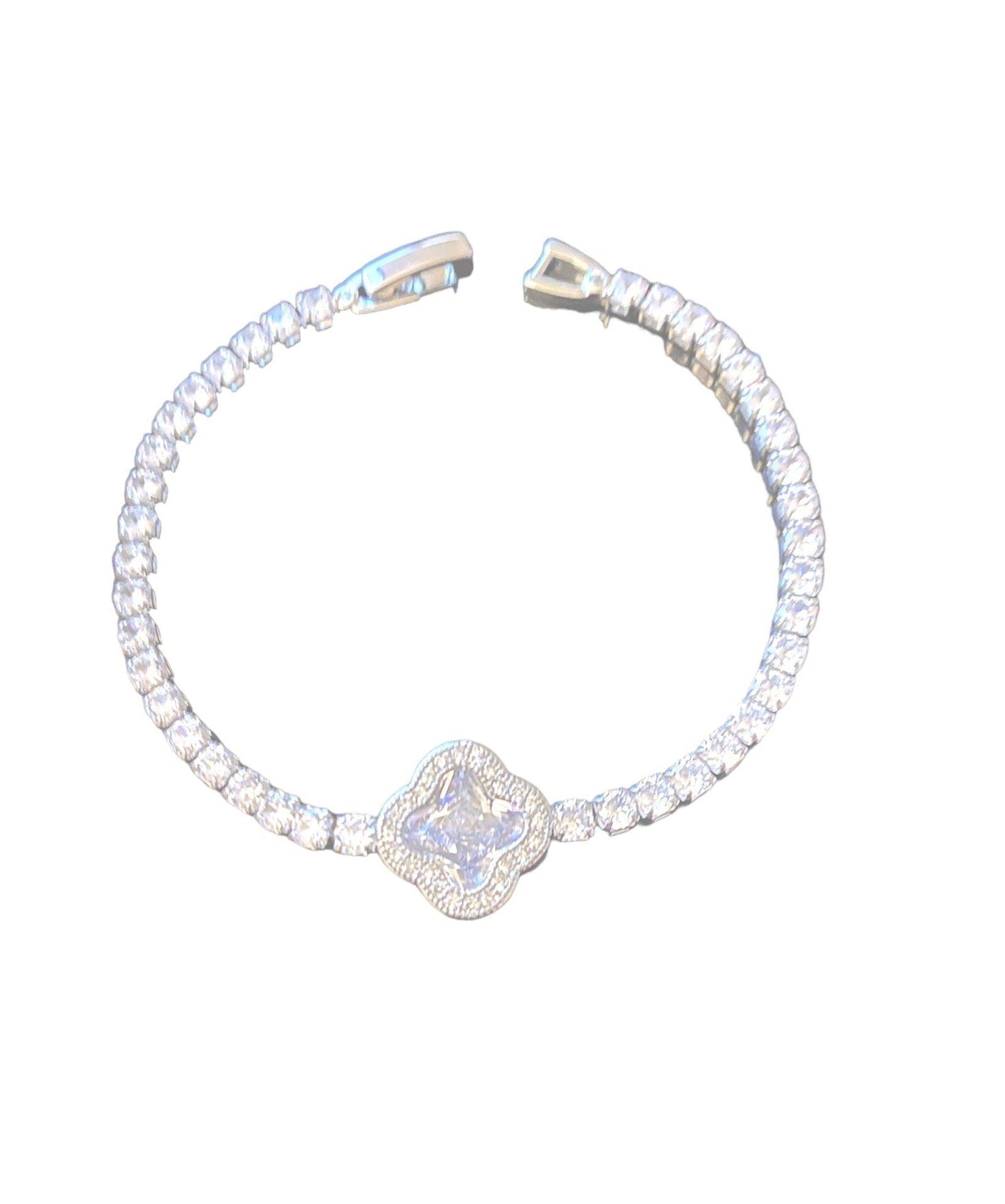 Elegant Crystal Clover Tennis Bracelet - Sparkling Sophistication