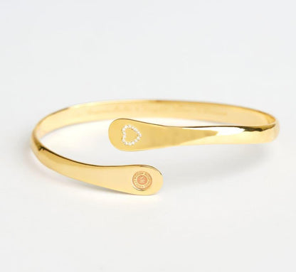 Gold engraved mother-daughter bracelet set with heart-shaped stone detail and round emblem