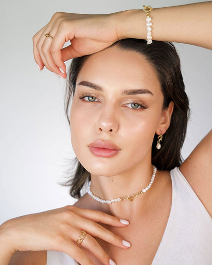 Freshwater pearl necklace with white baroque pearls and gold clasp accent